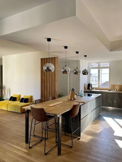 Image de Rébecca Cabezas - Agencement d'Intérieur. Cuisine I Bain I Rangement I Décoration